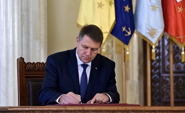 Klaus Iohannis a semnat: vești uriașe pentru acești pensionari, chiar la început de an